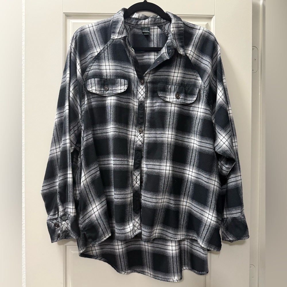 Wild Fable Black and White Plaid button up with pockets